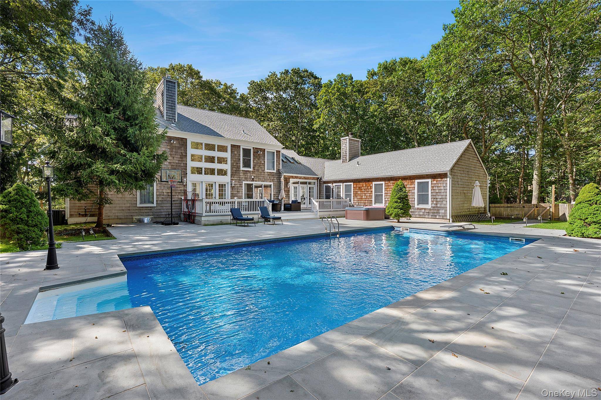 532 Blank LN, Water Mill, NY 11976