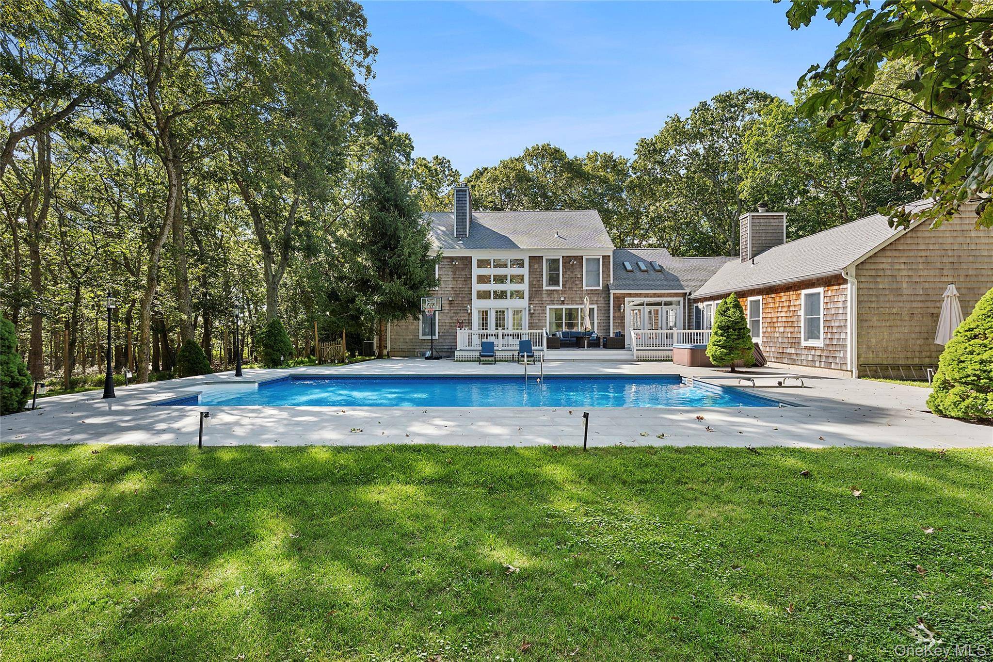 532 Blank LN, Water Mill, NY 11976