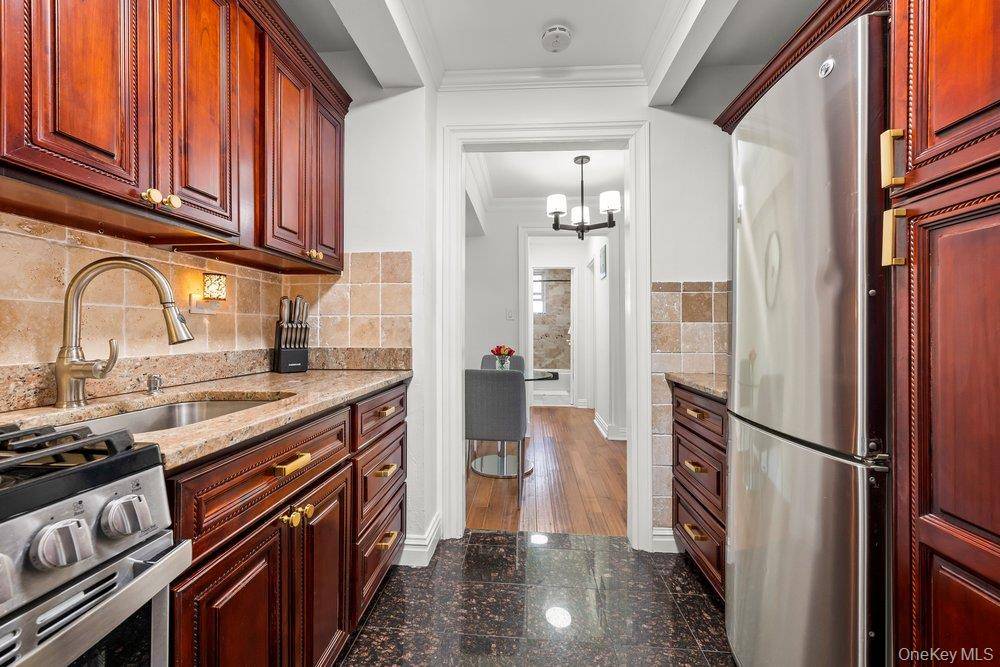 84-50 169th Street #611, Jamaica Hills, NY 11432