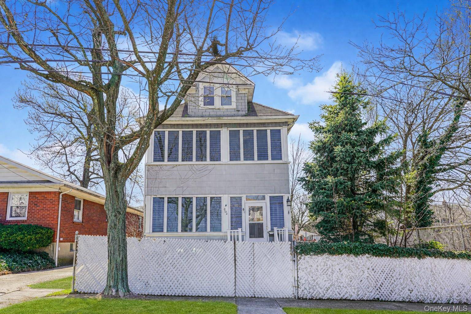 202 Dixon AVE, Staten Island, NY 10303