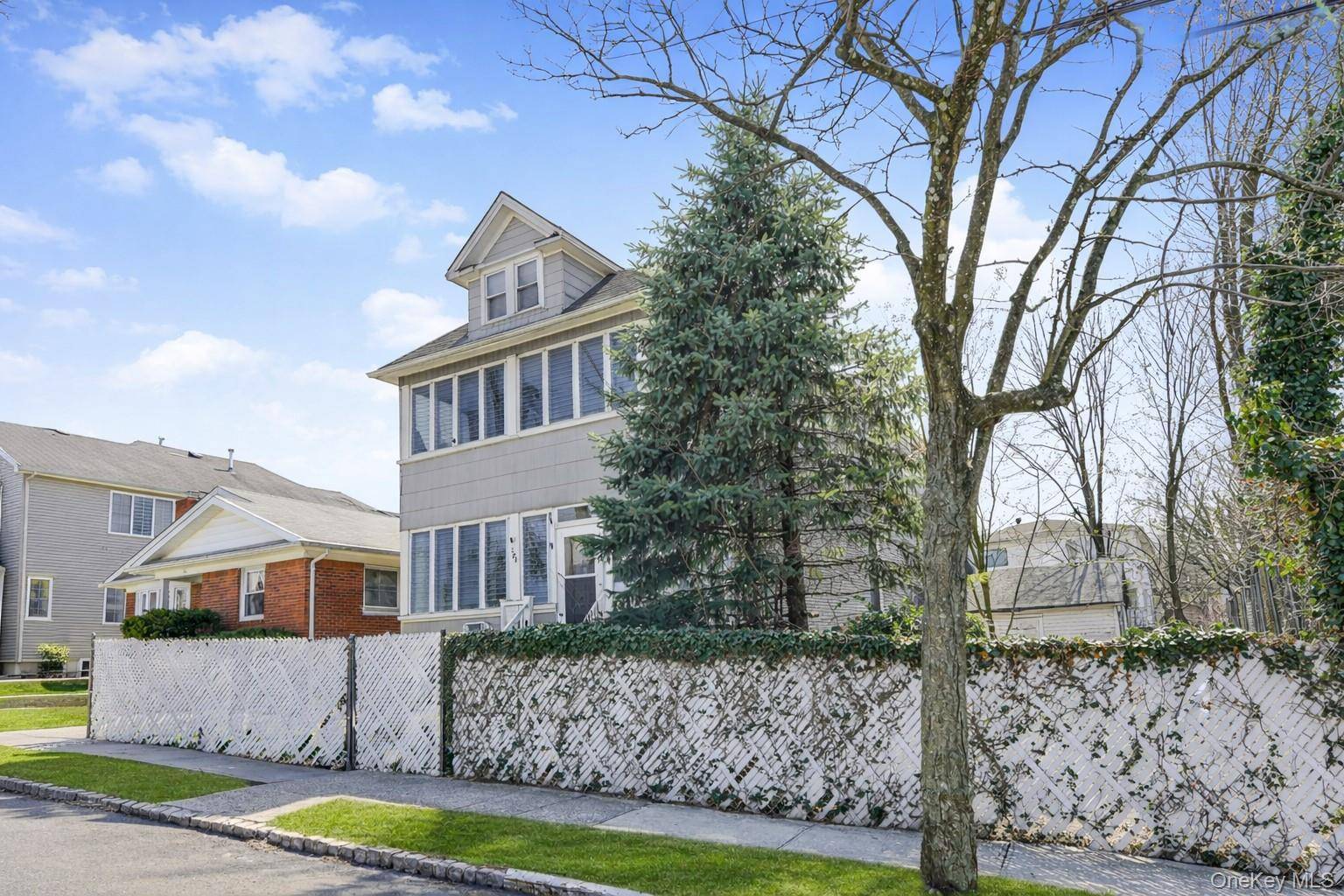 202 Dixon AVE, Staten Island, NY 10303