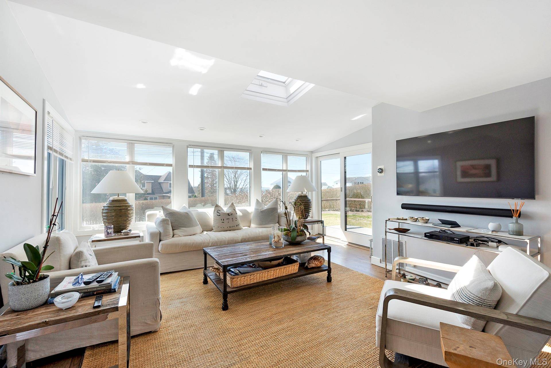 23 Landing LN, Southampton, NY 11968