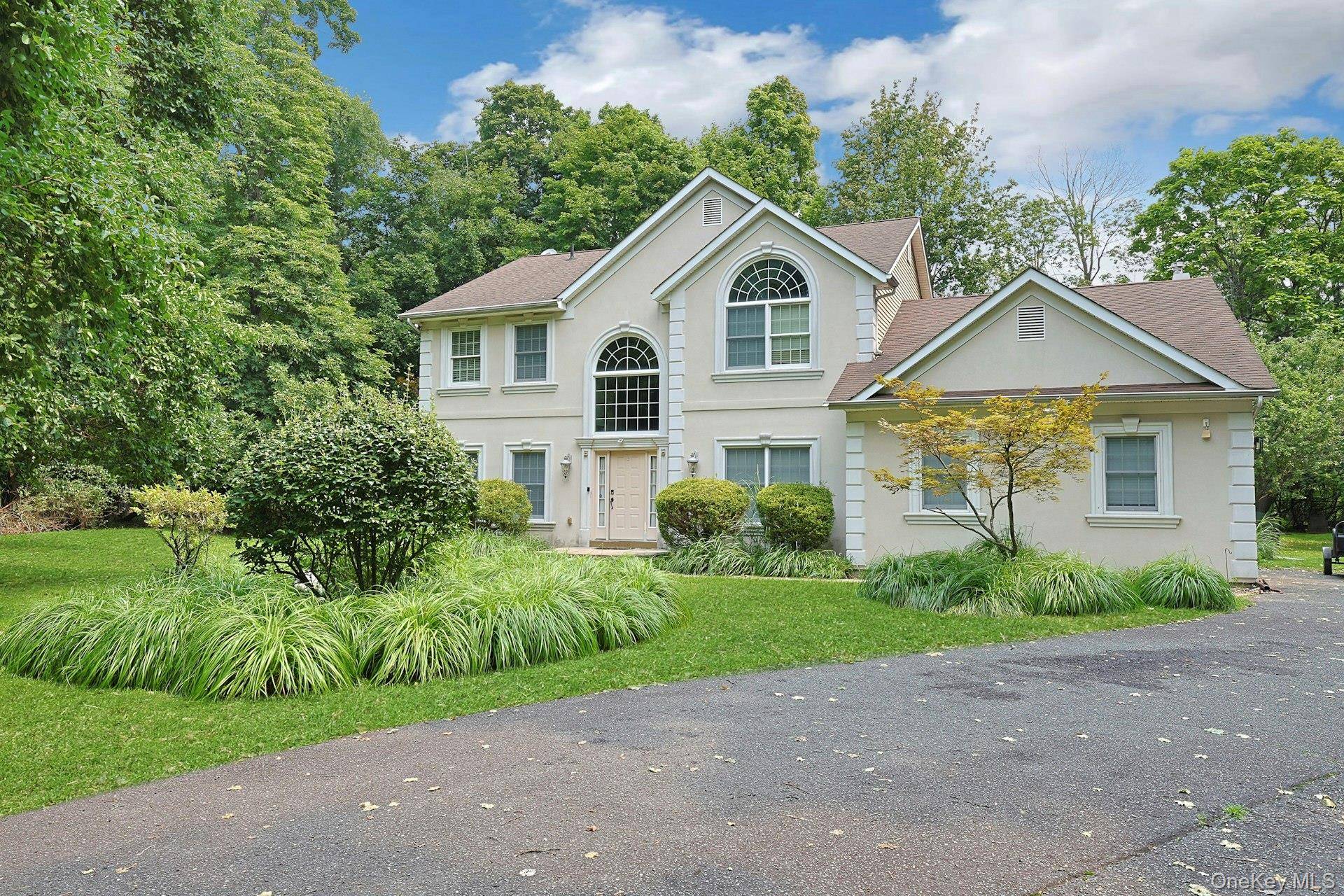 92 Scotland Hill RD, Chestnut Ridge, NY 10977