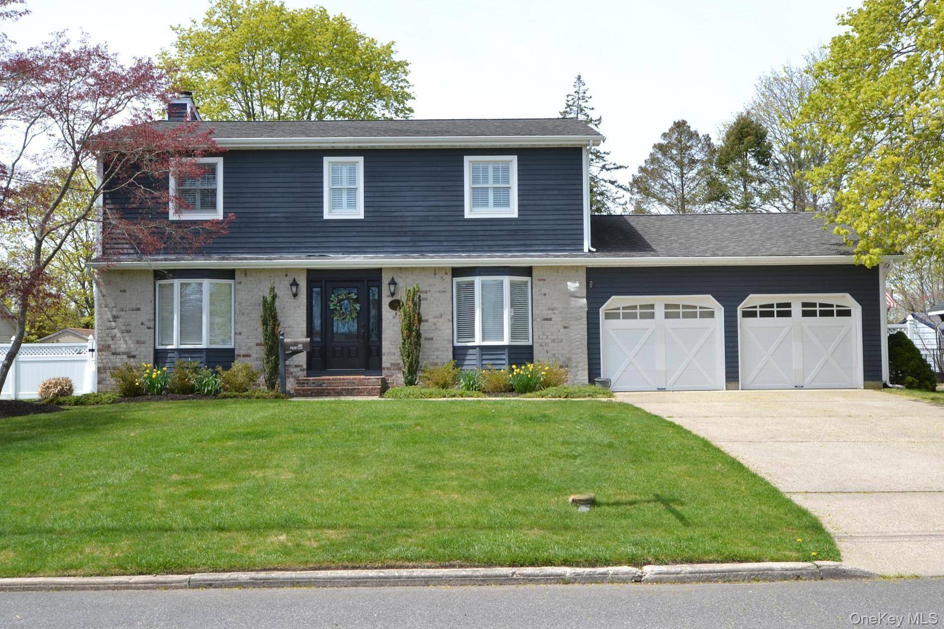 30 Myrtle LN, Patchogue, NY 11772