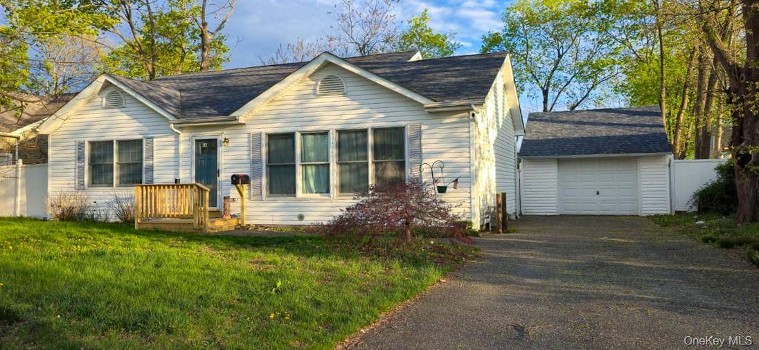 46 E Maple ST, Central Islip, NY 11722