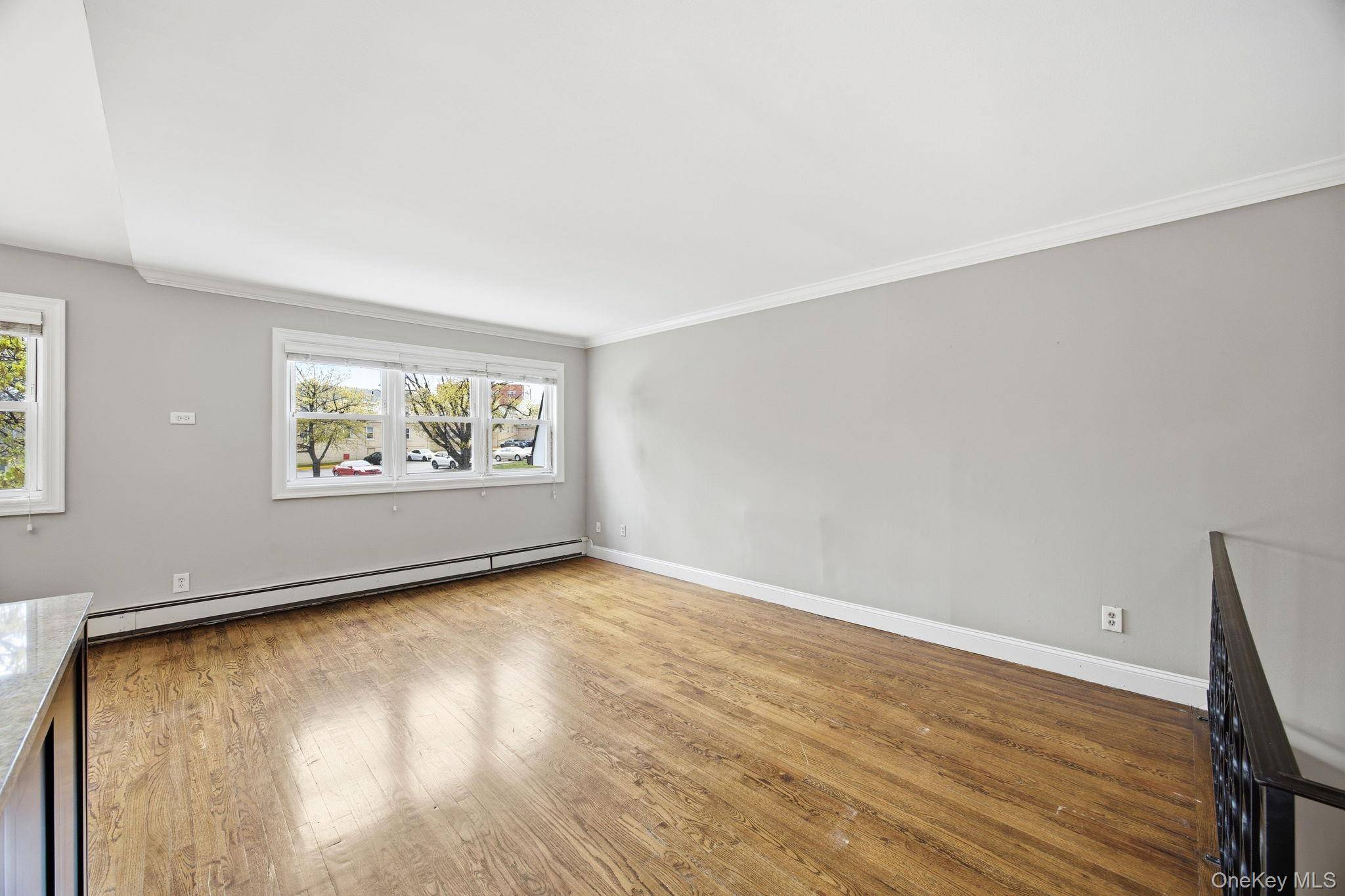 6933 Little Neck Pkwy, Glen Oaks, NY 11004