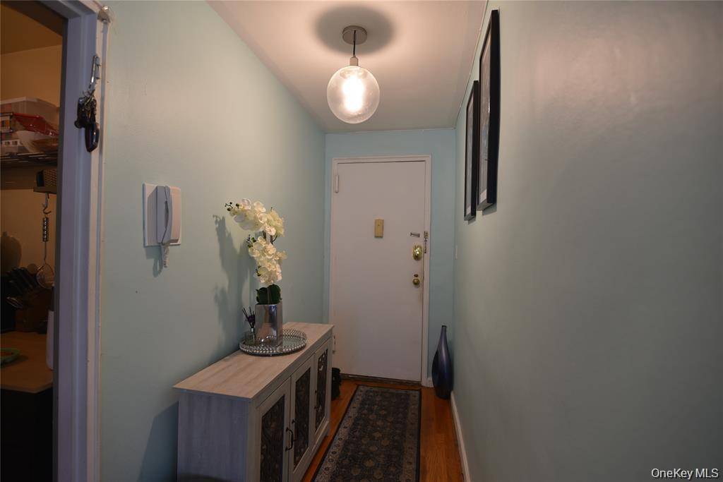 54-40 Little Neck Pkwy #4A, Little Neck, NY 11362