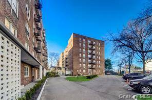 54-40 Little Neck Pkwy #4A, Little Neck, NY 11362