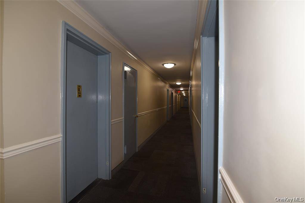54-40 Little Neck Pkwy #4A, Little Neck, NY 11362
