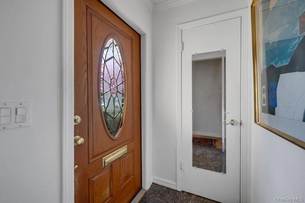 16 Ria DR, White Plains, NY 10605