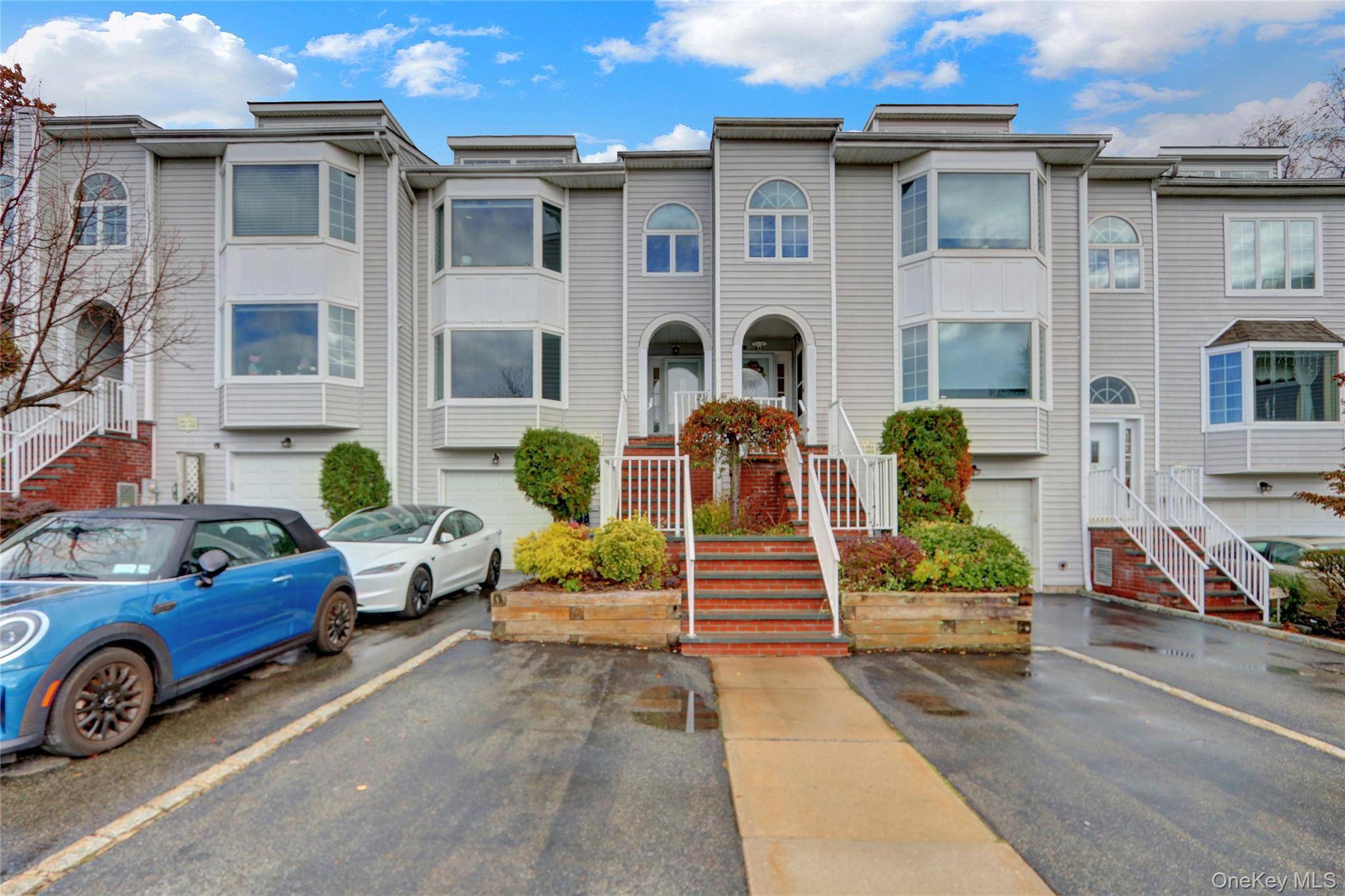 241-70 Oak Park DR #84B, Little Neck, NY 11362