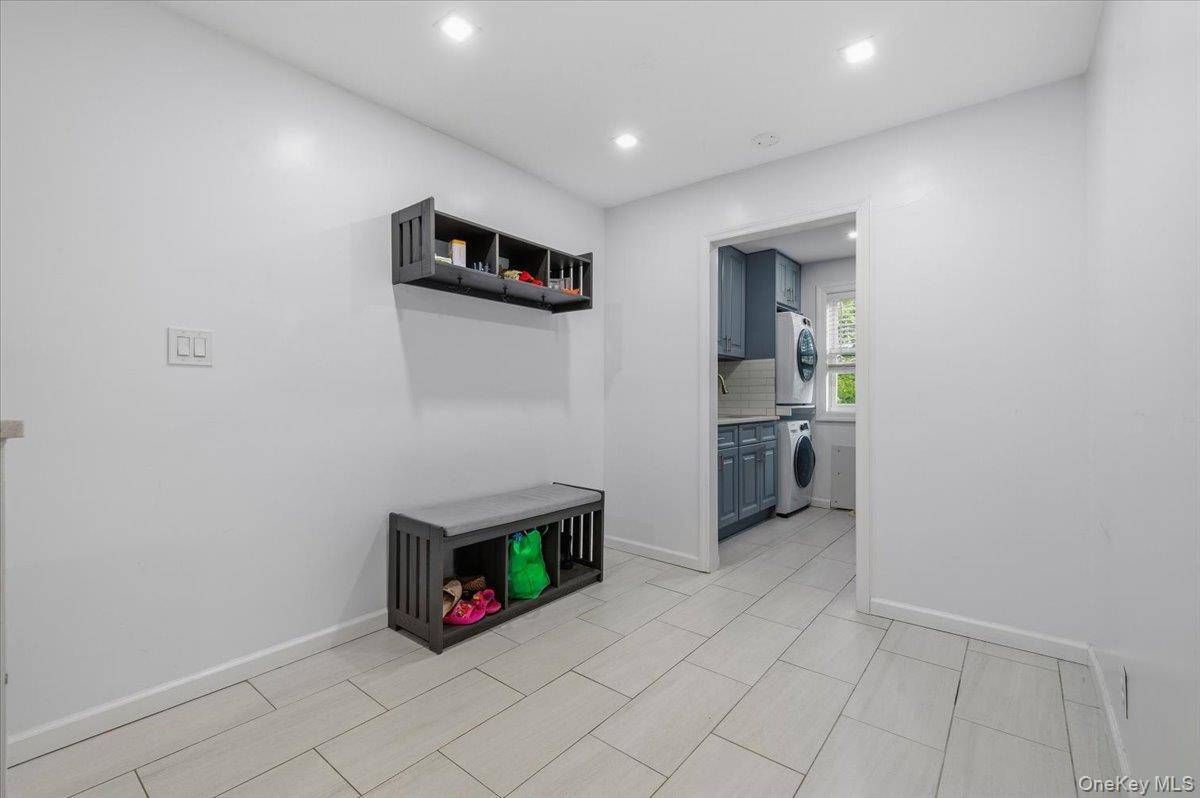 224-14 Kingsbury AVE #B, Bayside, NY 11364