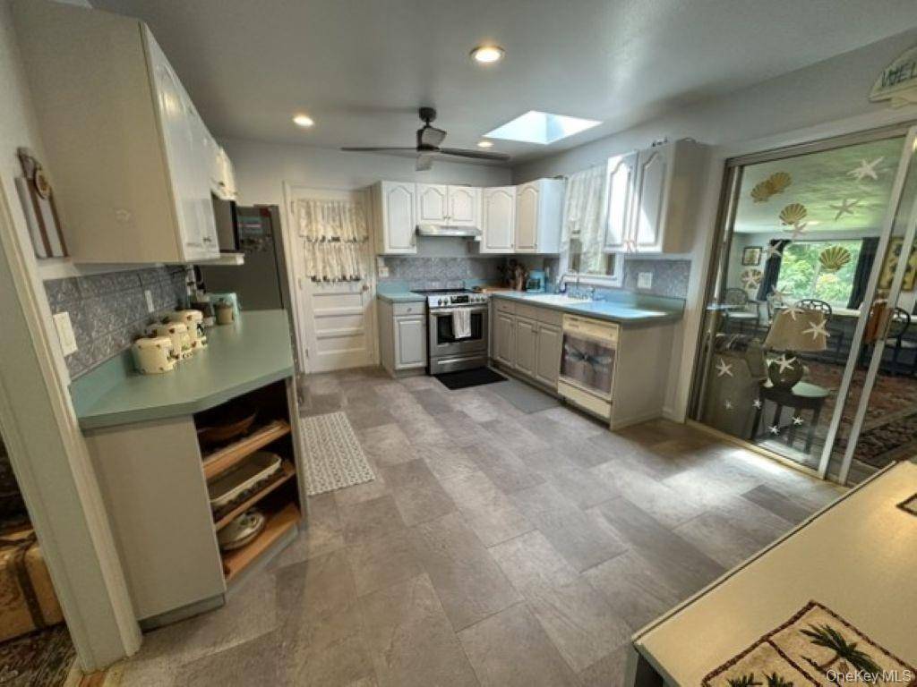 29 Maryland BLVD, Hampton Bays, NY 11946