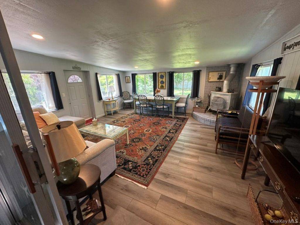 29 Maryland BLVD, Hampton Bays, NY 11946