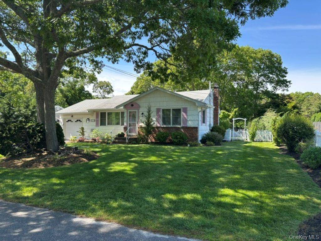 29 Maryland BLVD, Hampton Bays, NY 11946