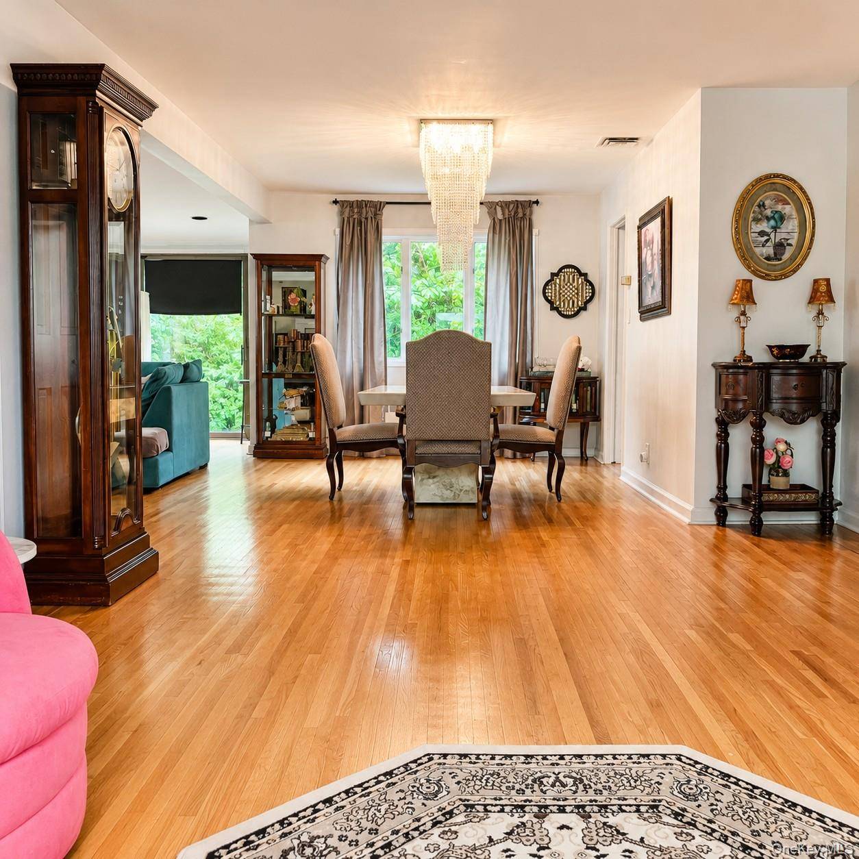 1 Rose LN, East Rockaway, NY 11518