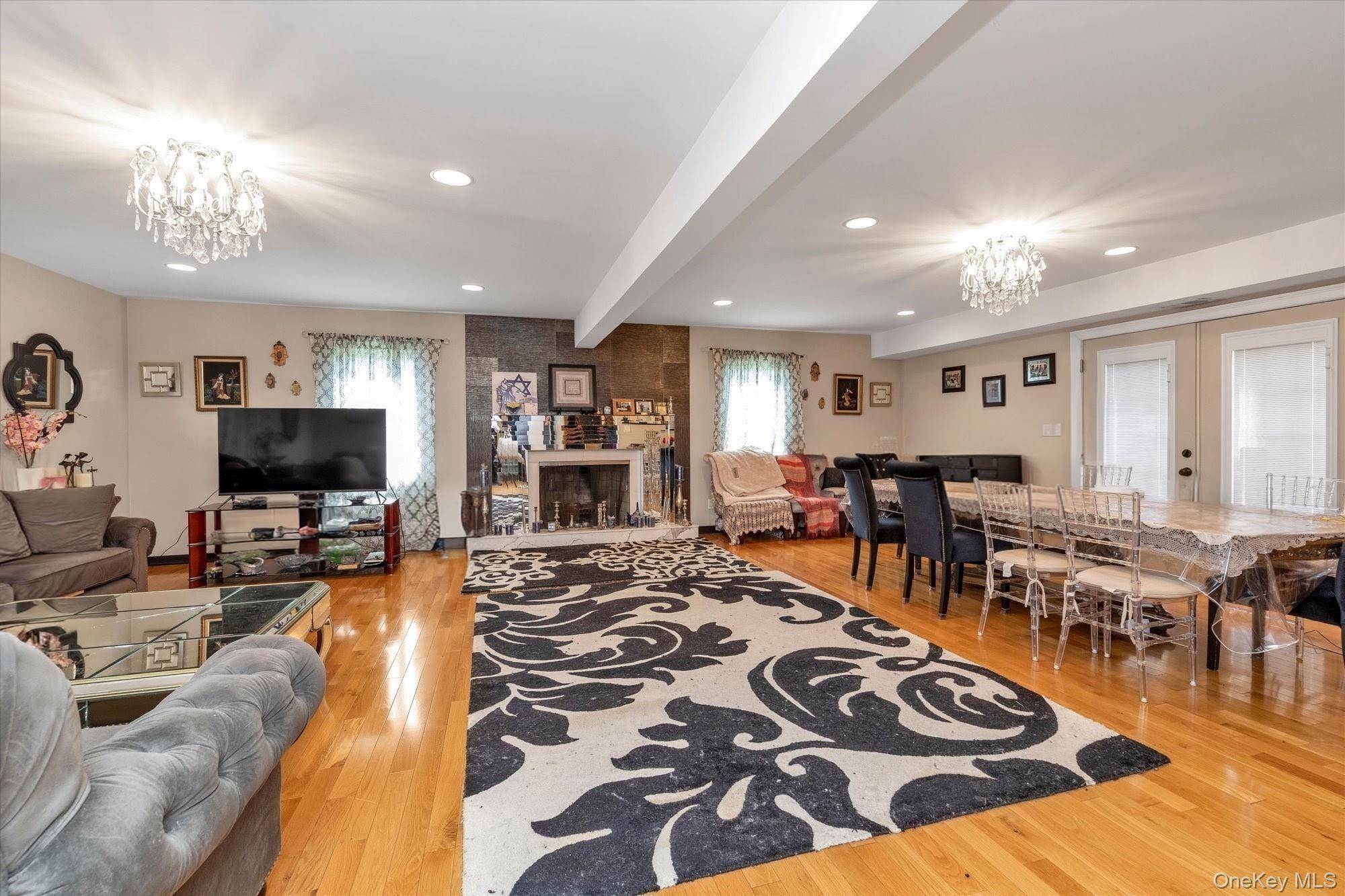 97 Birch LN, Woodsburgh, NY 11598