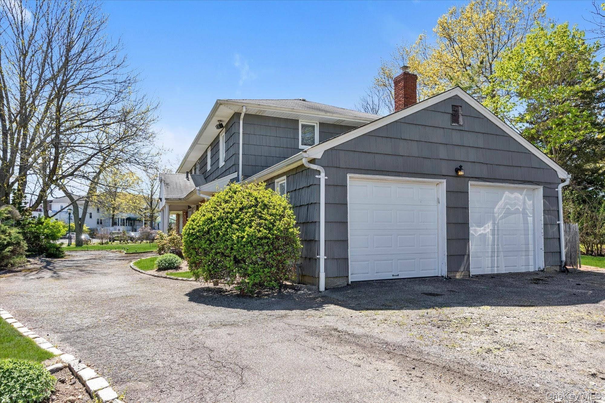 97 Birch LN, Woodsburgh, NY 11598