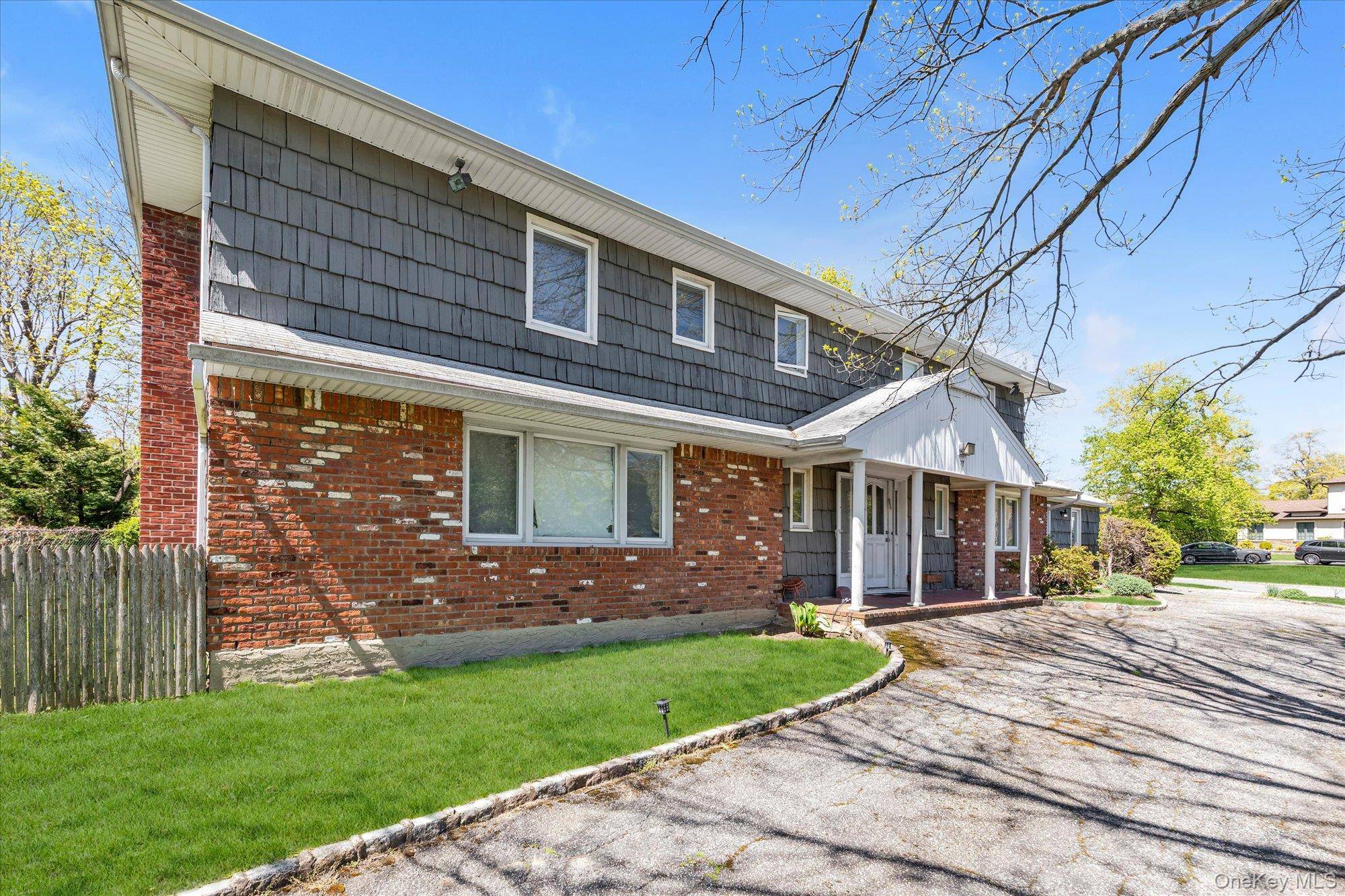 97 Birch LN, Woodsburgh, NY 11598