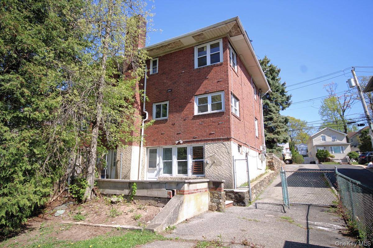 1051 victory BLVD, Staten Island, NY 10301