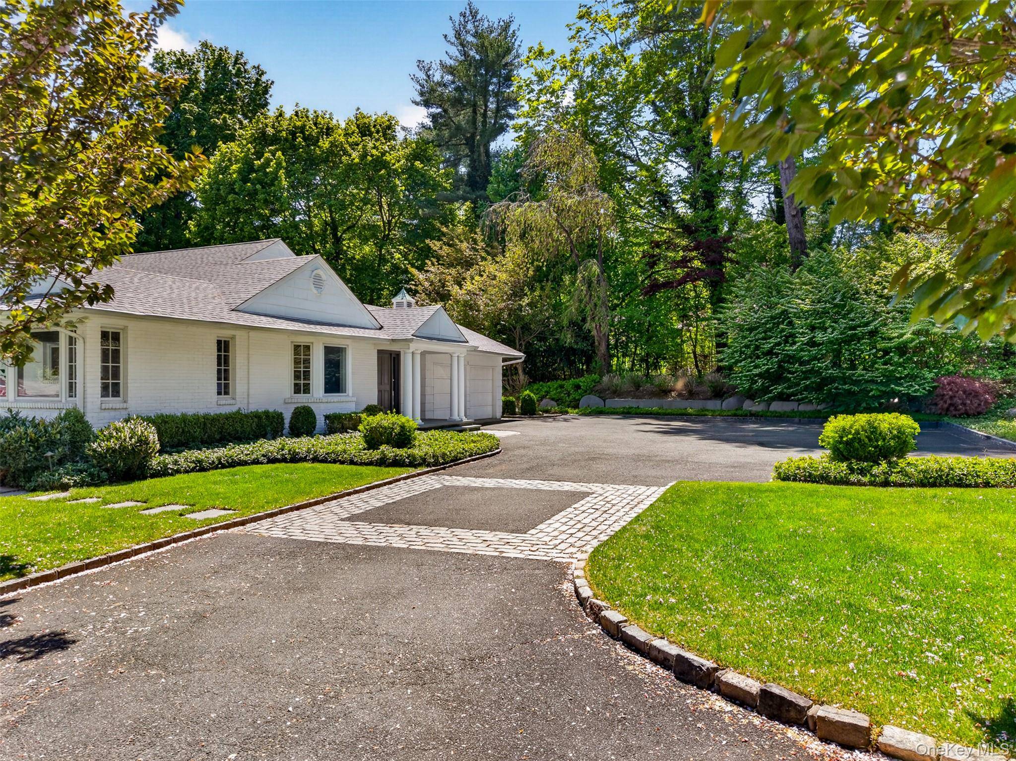 14 Ormond Park RD, Glen Head, NY 11545