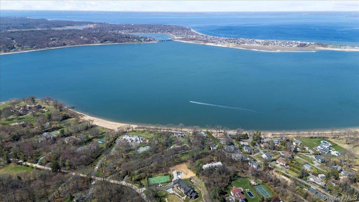 516 Centre Island RD, Centre Island, NY 11771