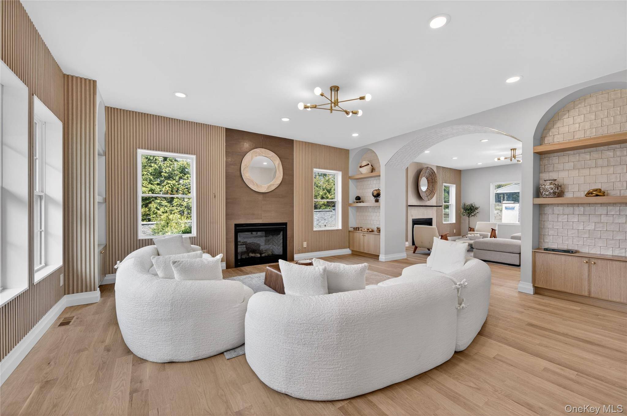 15 Ridge DR, Port Washington, NY 11050