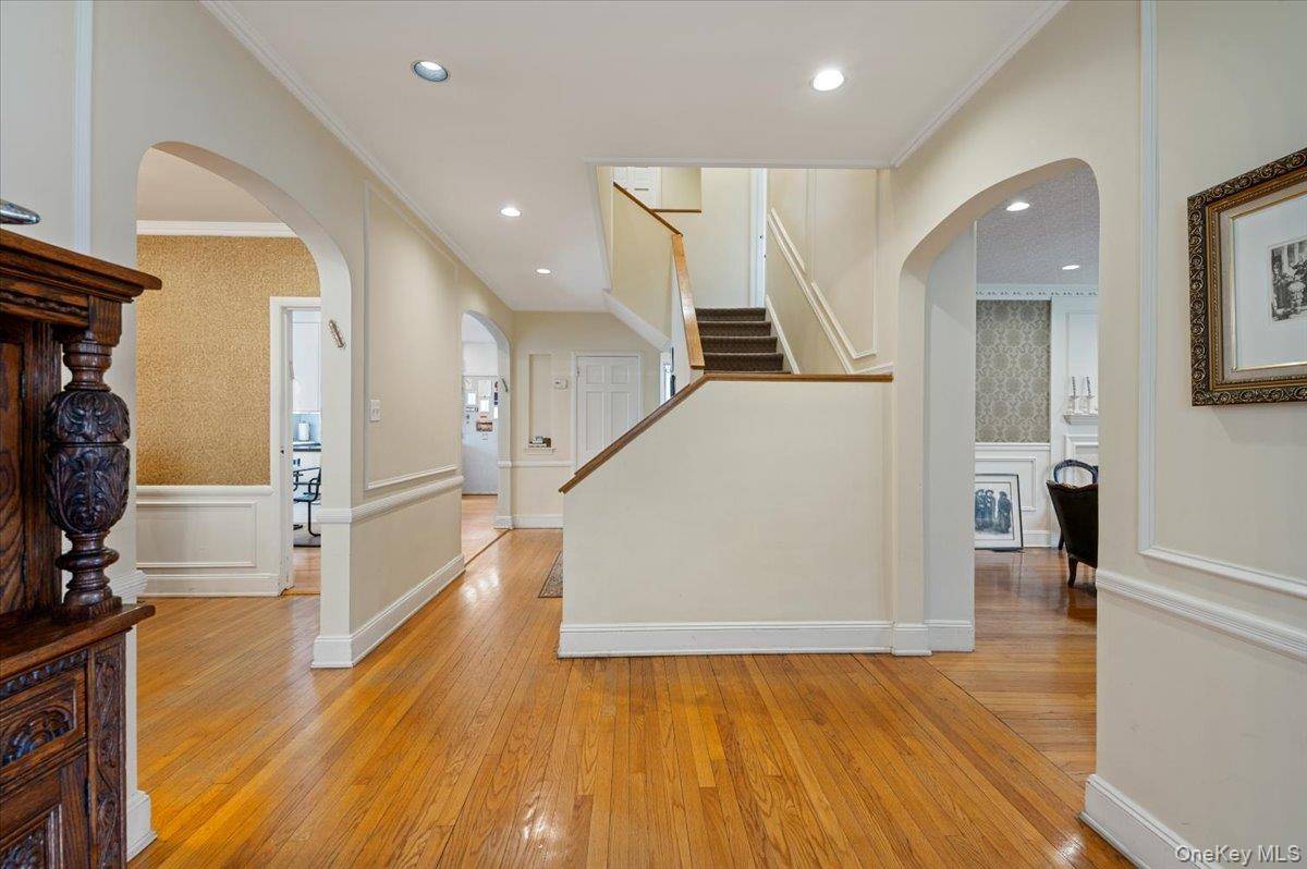 60 Broadway, Lawrence, NY 11559