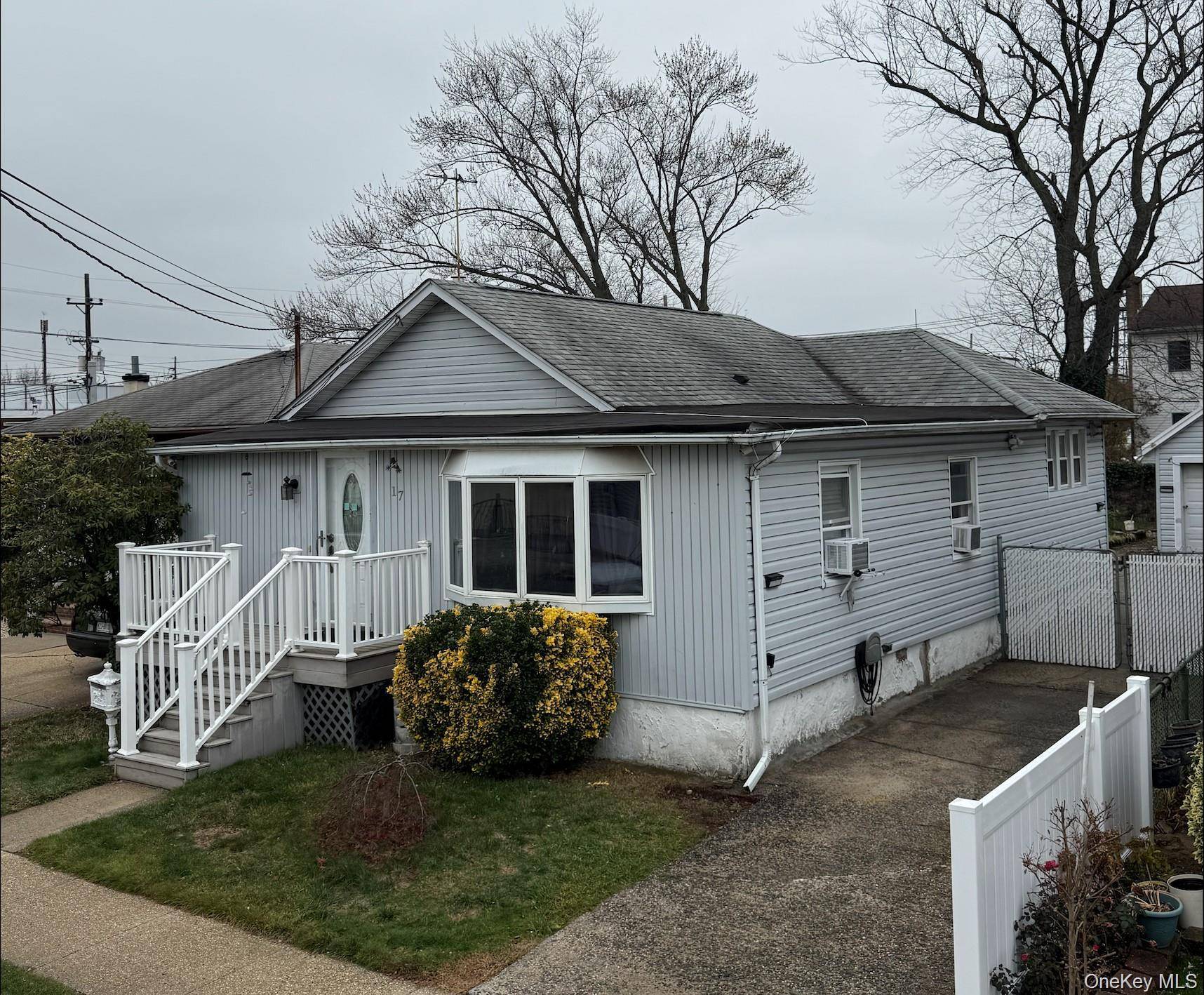 17 Litchfield AVE, Elmont, NY 11003