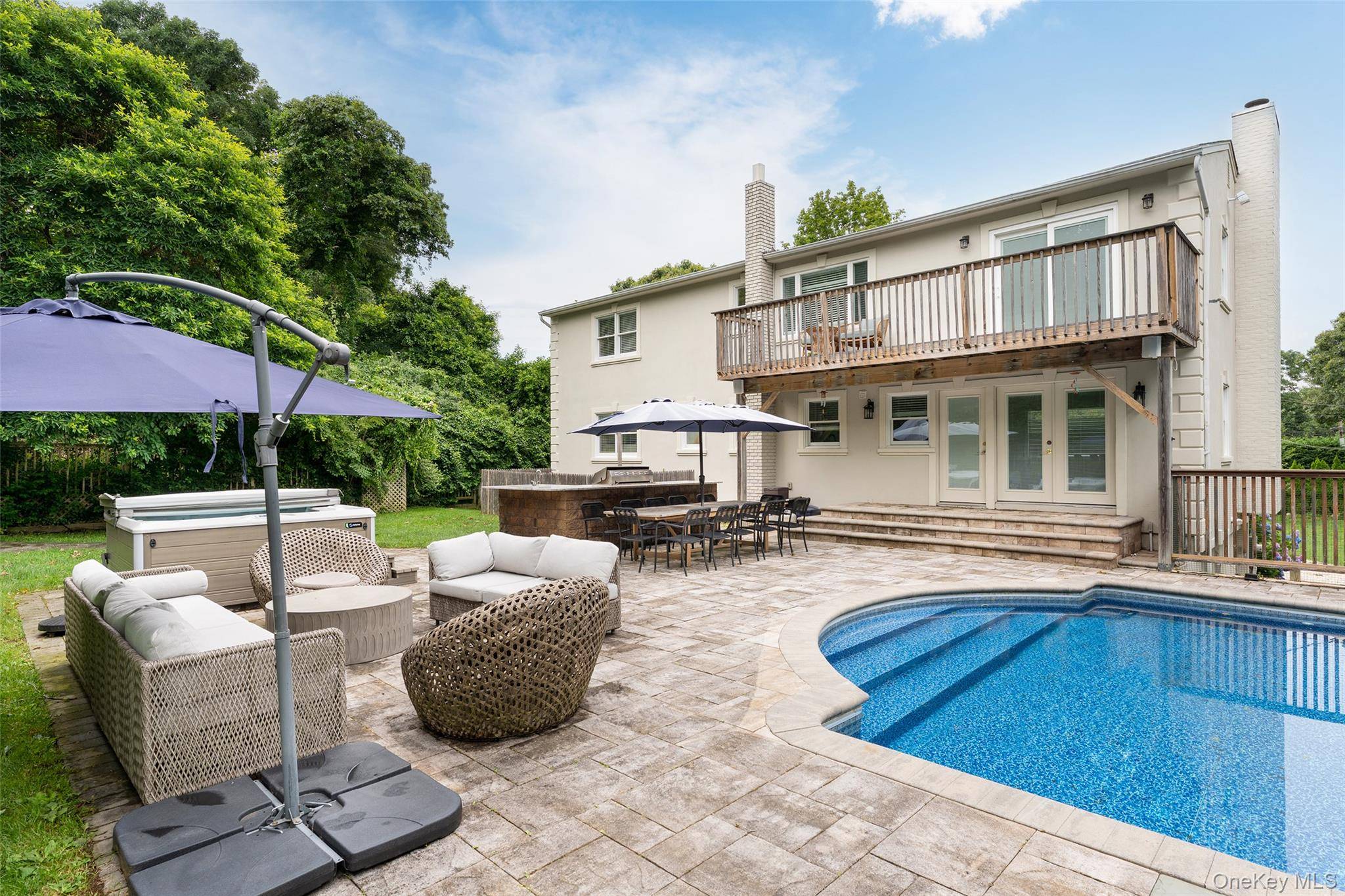 36 Charla DR, Southampton, NY 11968