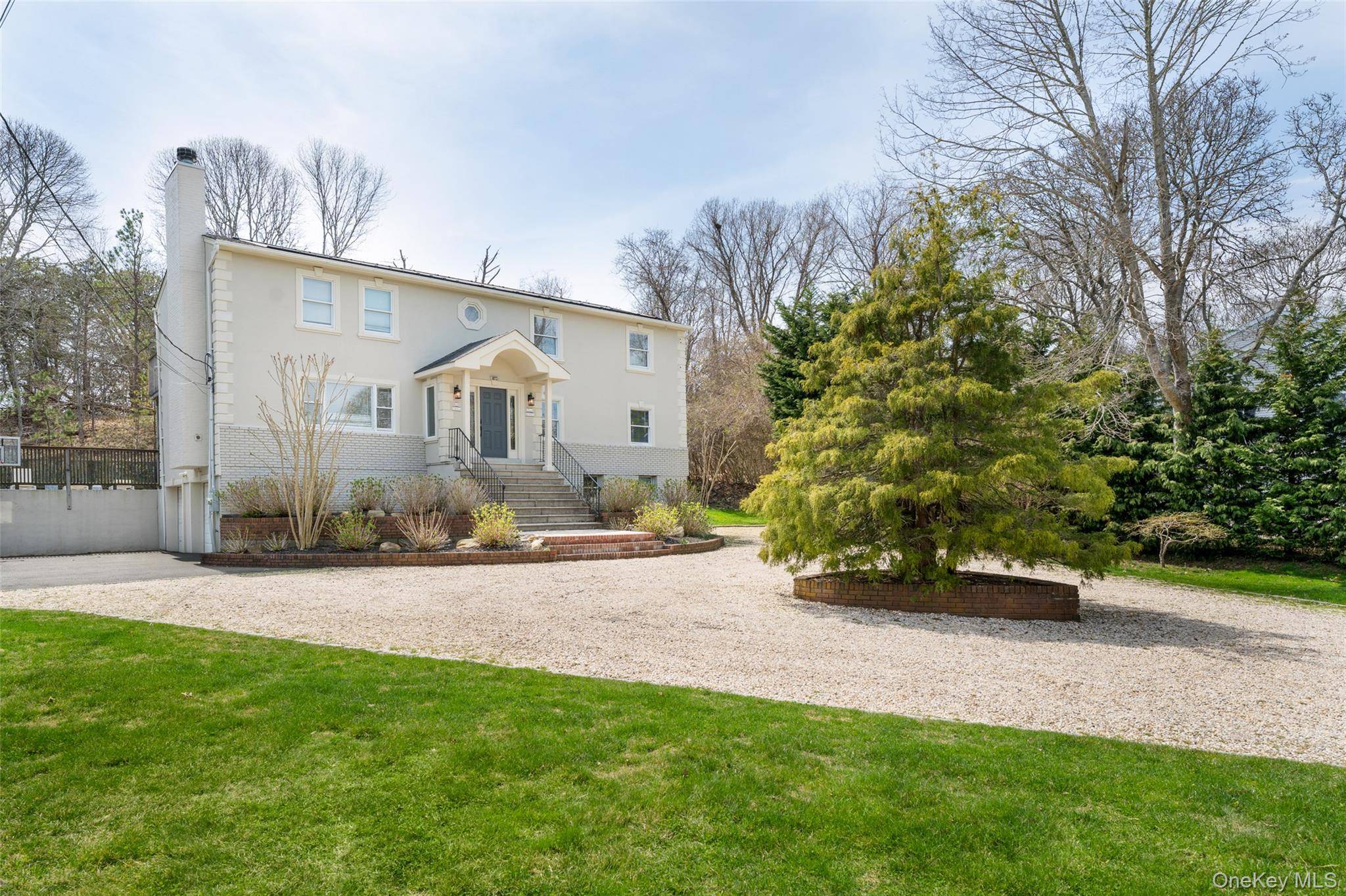 36 Charla DR, Southampton, NY 11968