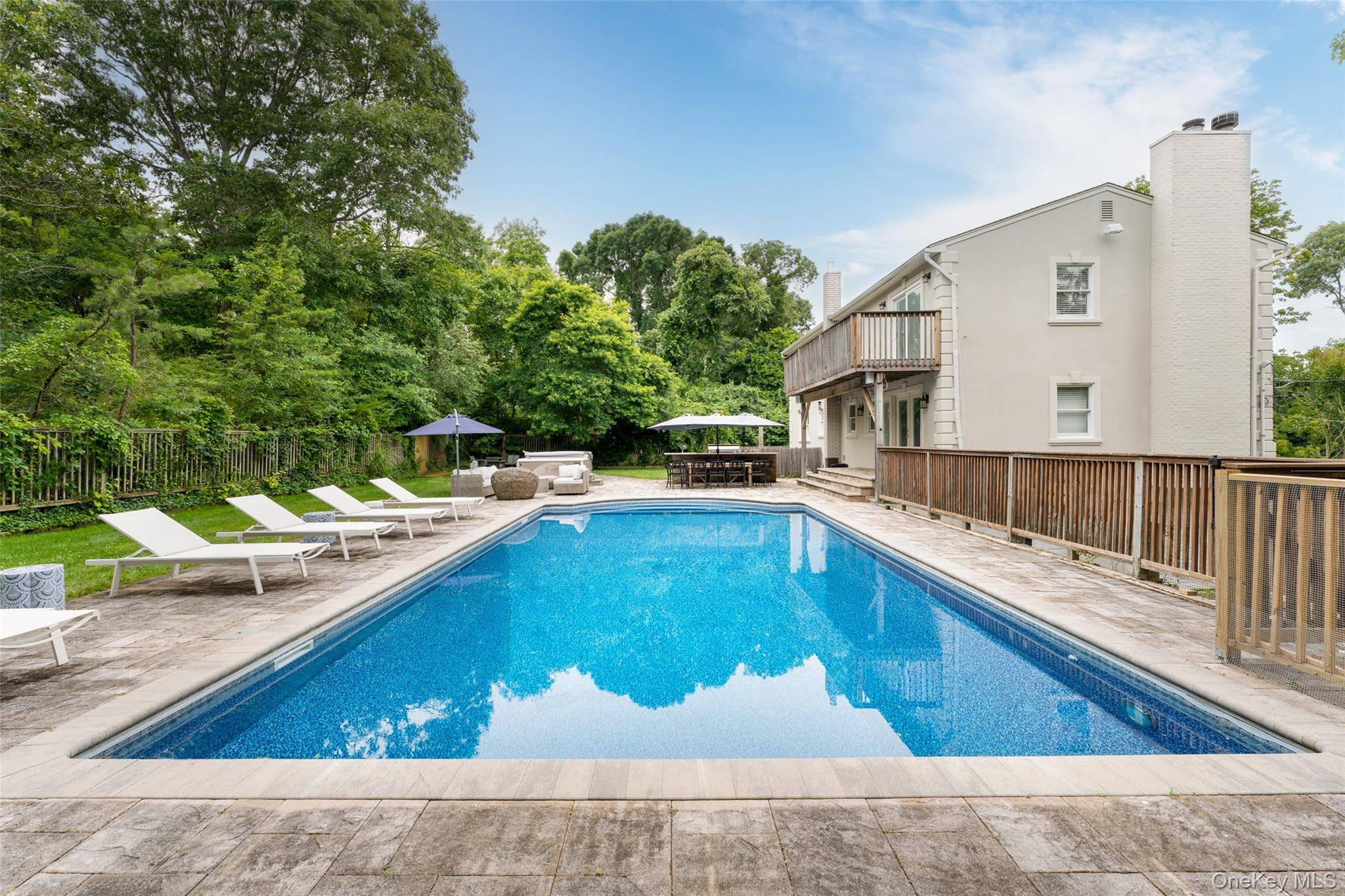 36 Charla DR, Southampton, NY 11968