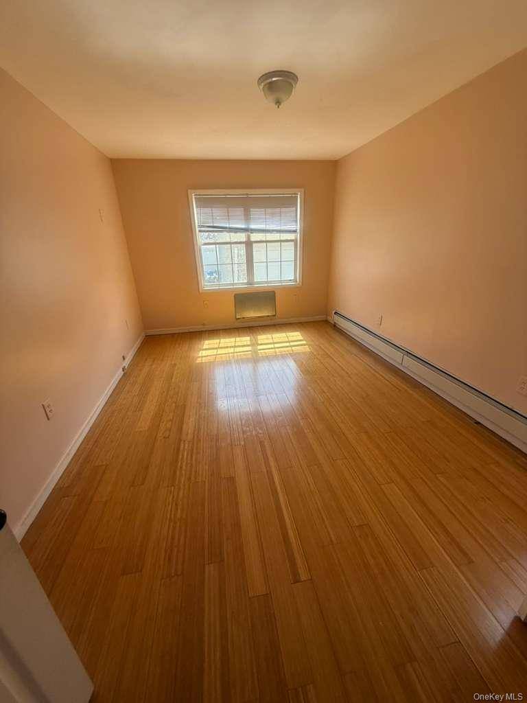 192-23 116th RD, Saint Albans, NY 11412
