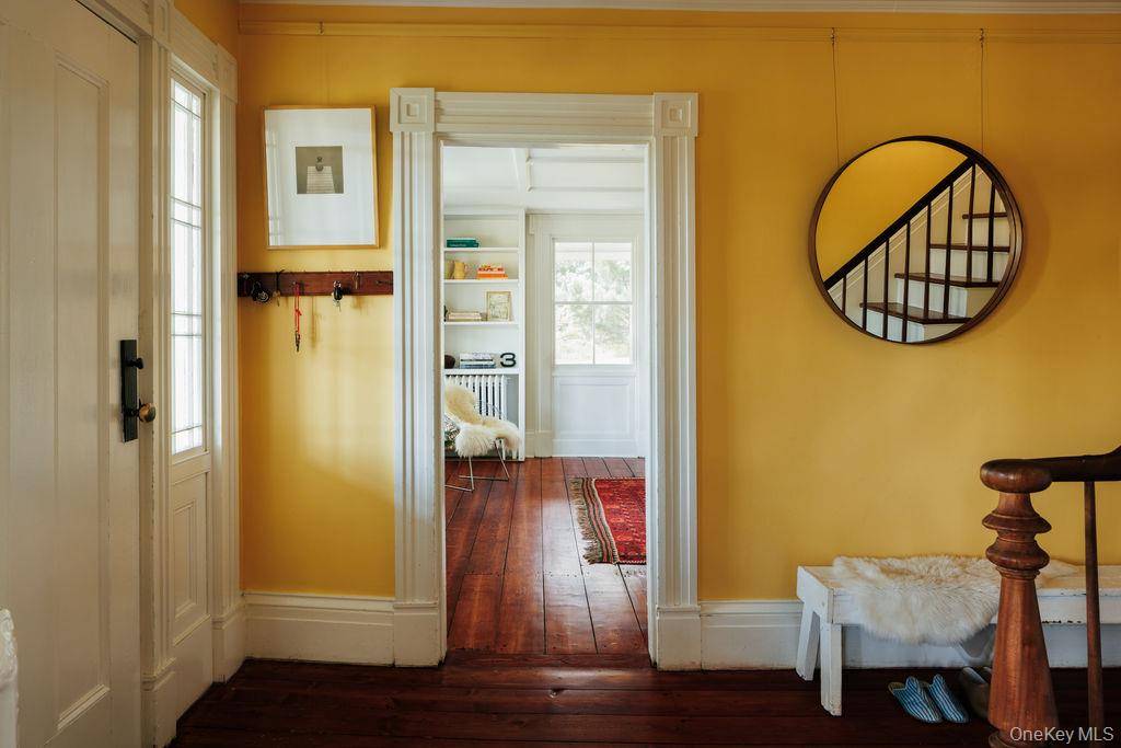 71 Starbarrack RD, Red Hook, NY 12571
