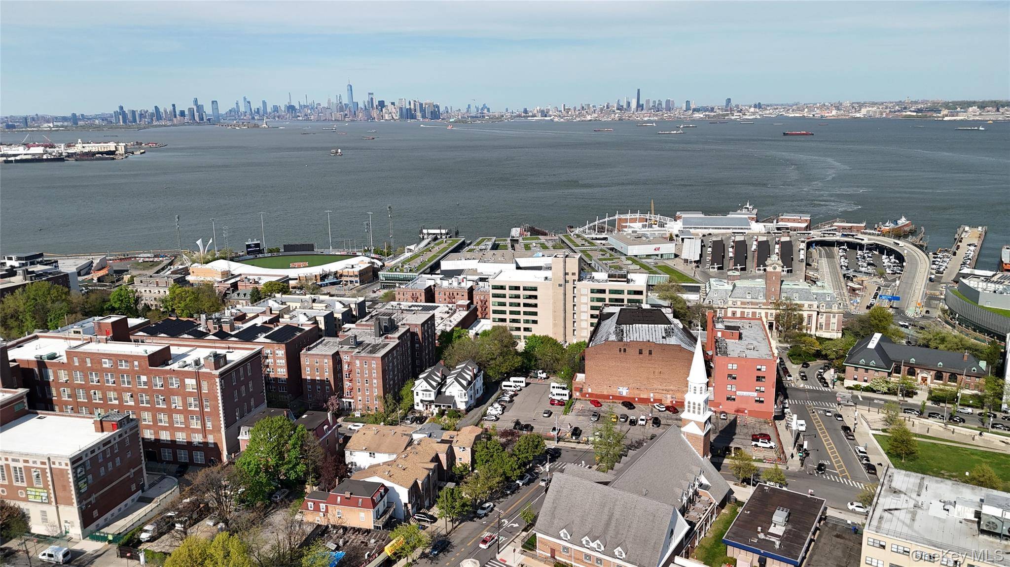 daniel low TER, Staten Island, NY 10301