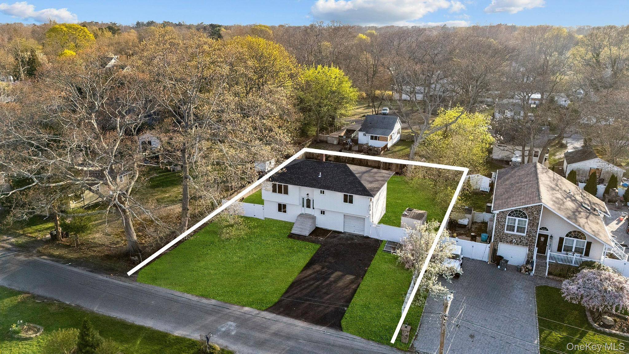 40 Alder DR, Mastic Beach, NY 11951