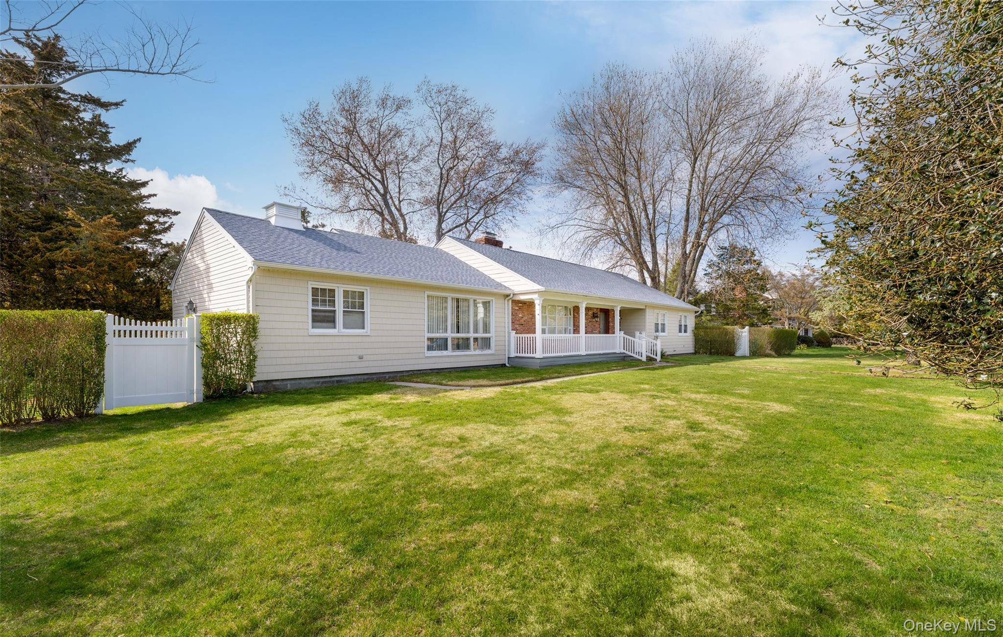 4 Hampton Harbor LN, Hampton Bays, NY 11946