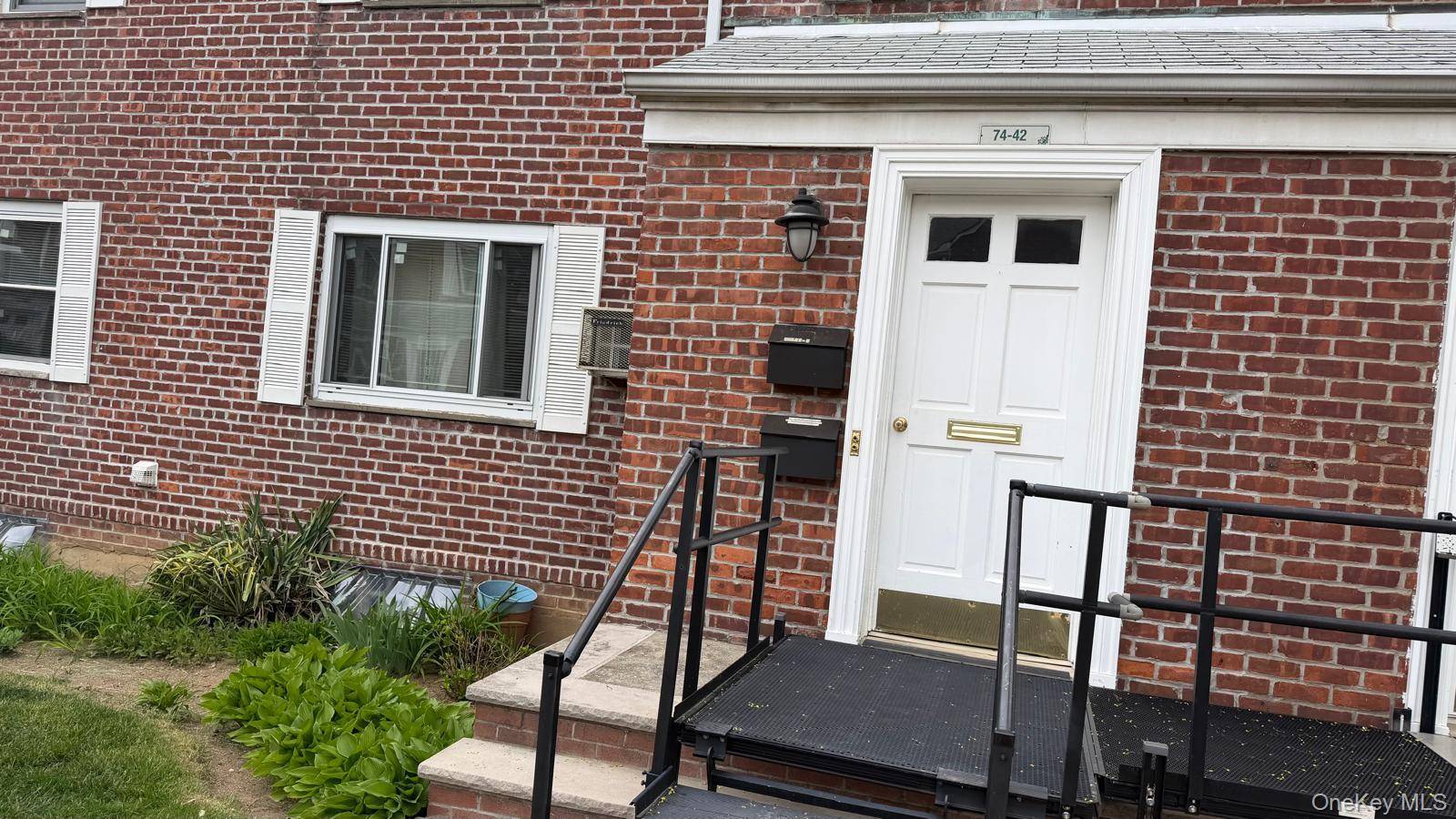 7442 260th ST #30G22, Glen Oaks, NY 11004