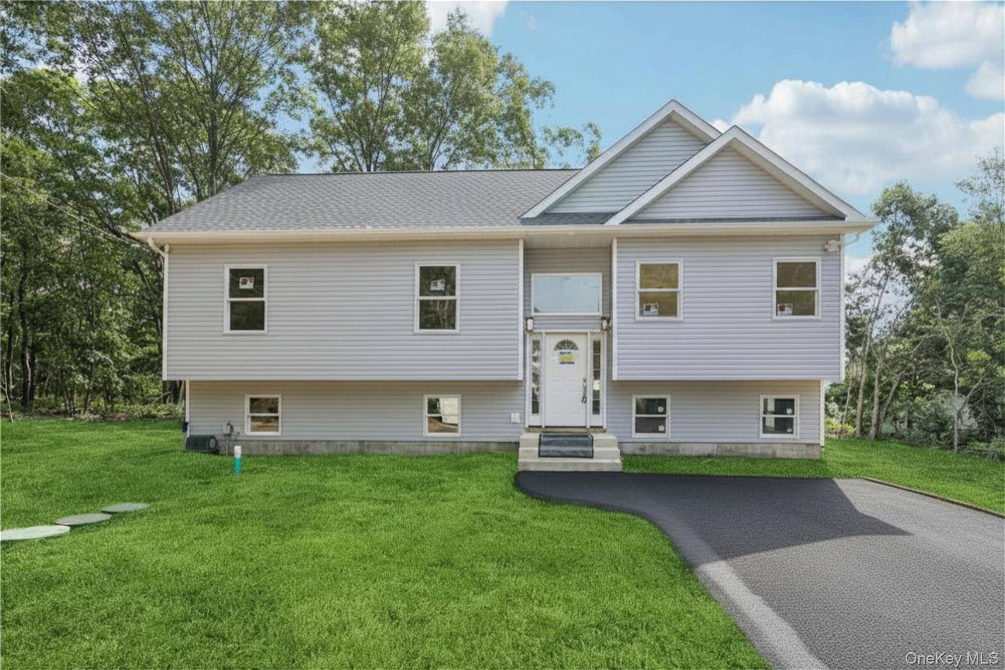 511 Walker AVE, Patchogue, NY 11772