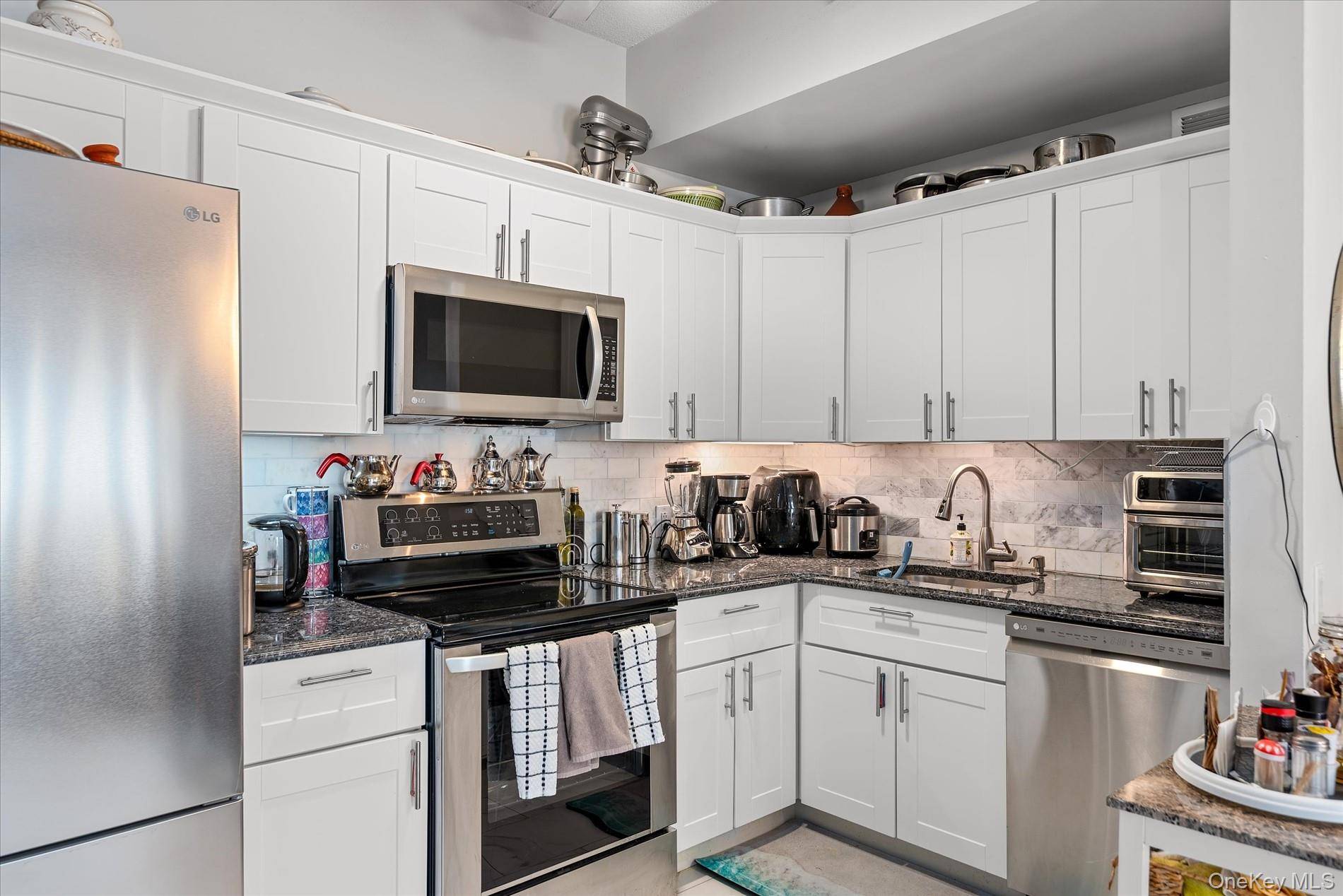 221 Beach 80th ST #7B, Rockaway Beach, NY 11693