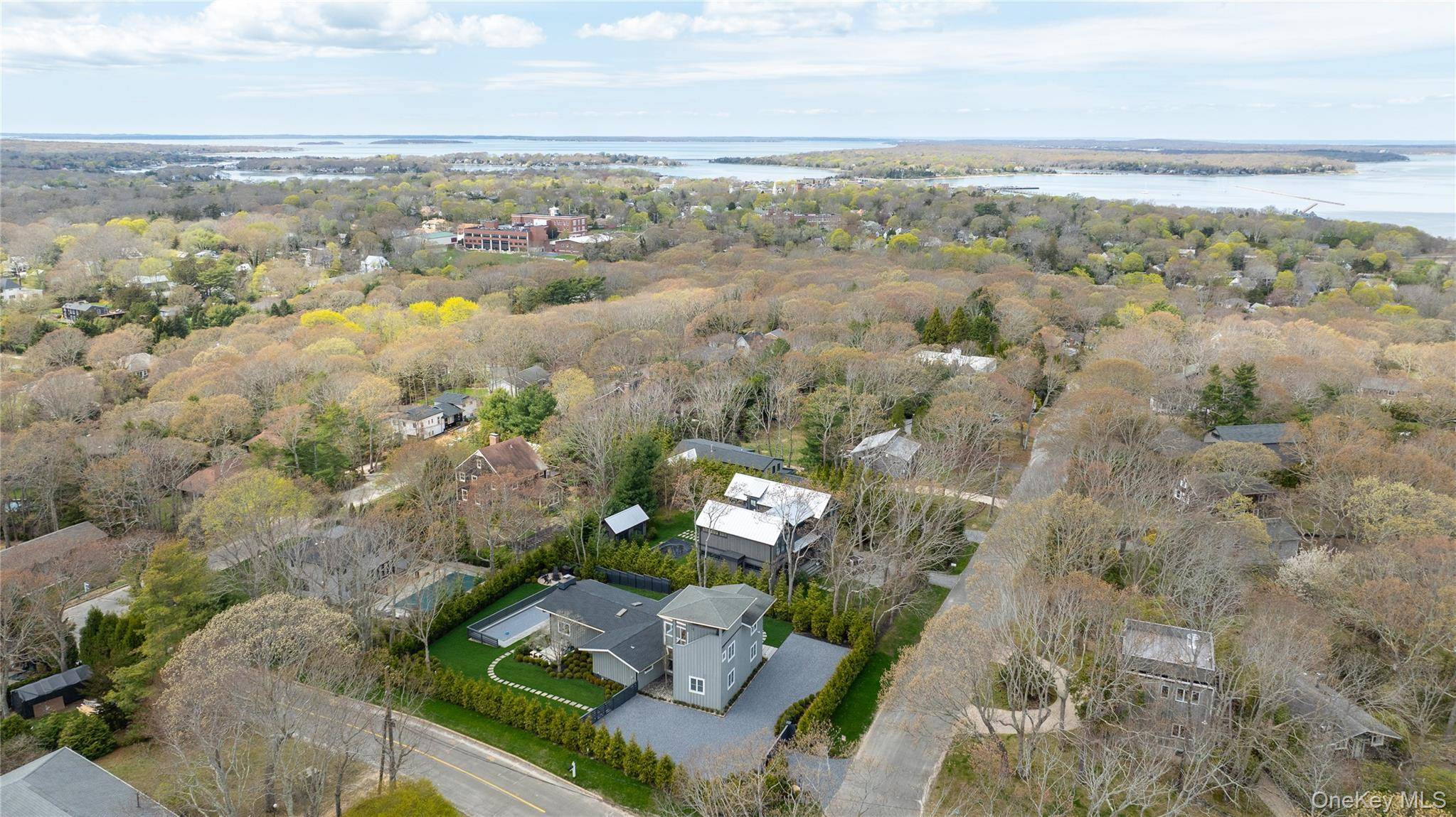 1 Carver ST, Sag Harbor, NY 11963