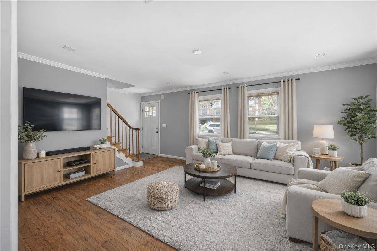 33 Greenwood LN, White Plains, NY 10607