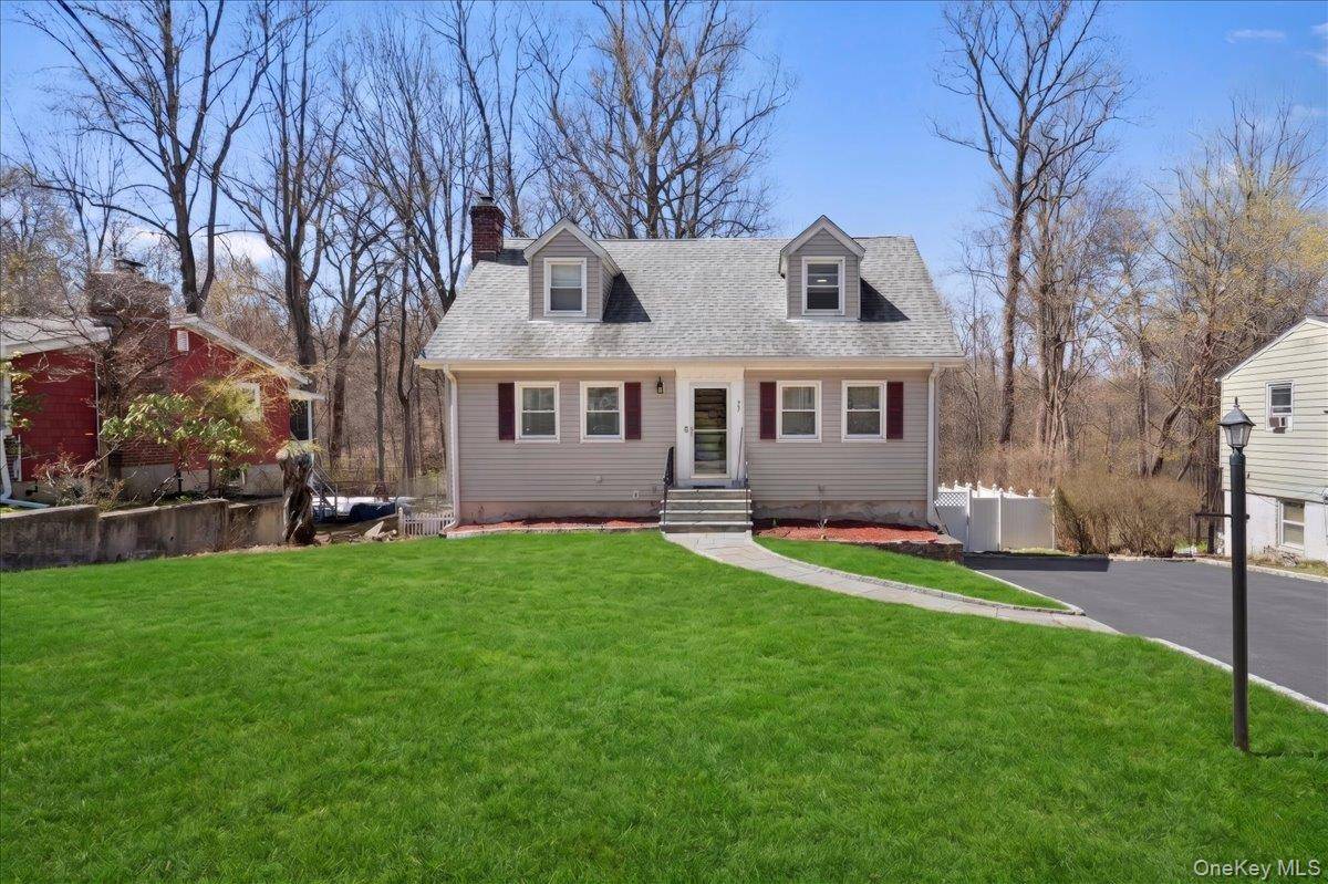 33 Greenwood LN, White Plains, NY 10607