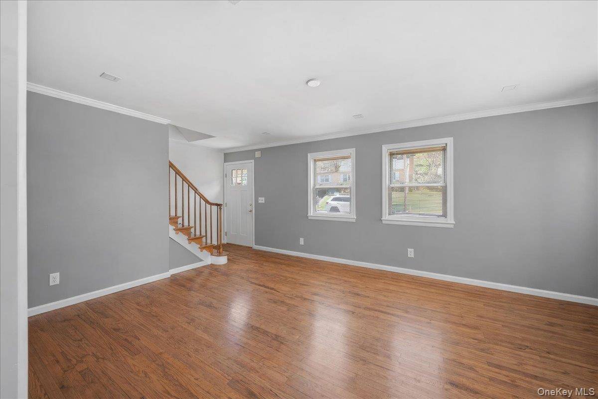 33 Greenwood LN, White Plains, NY 10607