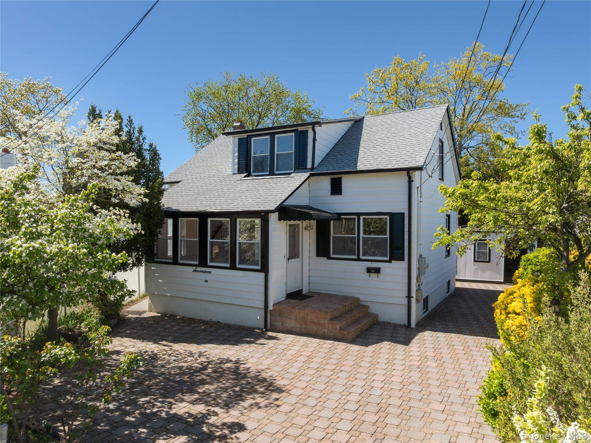 17 June AVE, Bayville, NY 11709