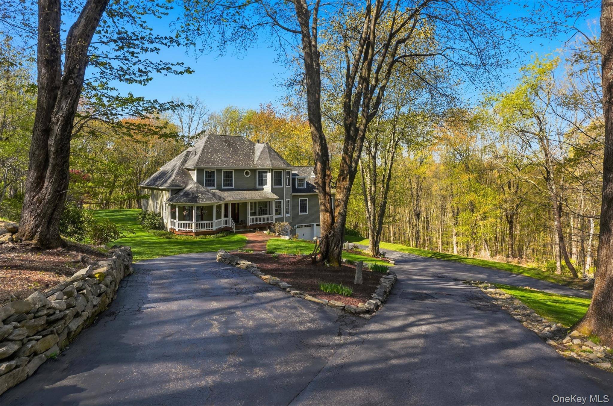 17 Skyview LN, Mahopac, NY 10541