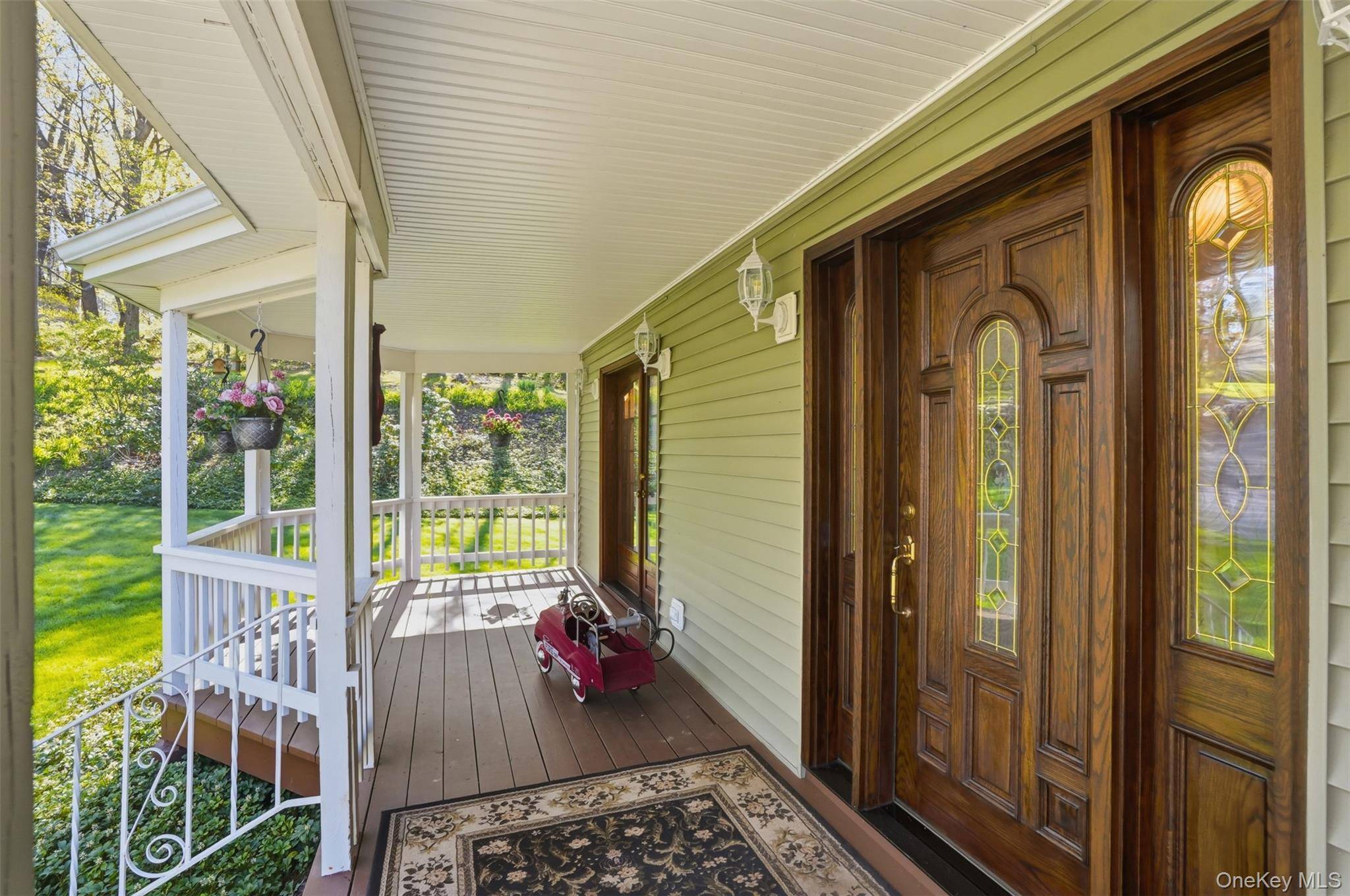 17 Skyview LN, Mahopac, NY 10541