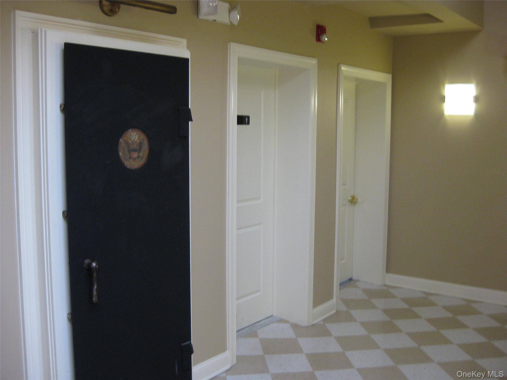 21 W 2nd ST, Riverhead, NY 11901