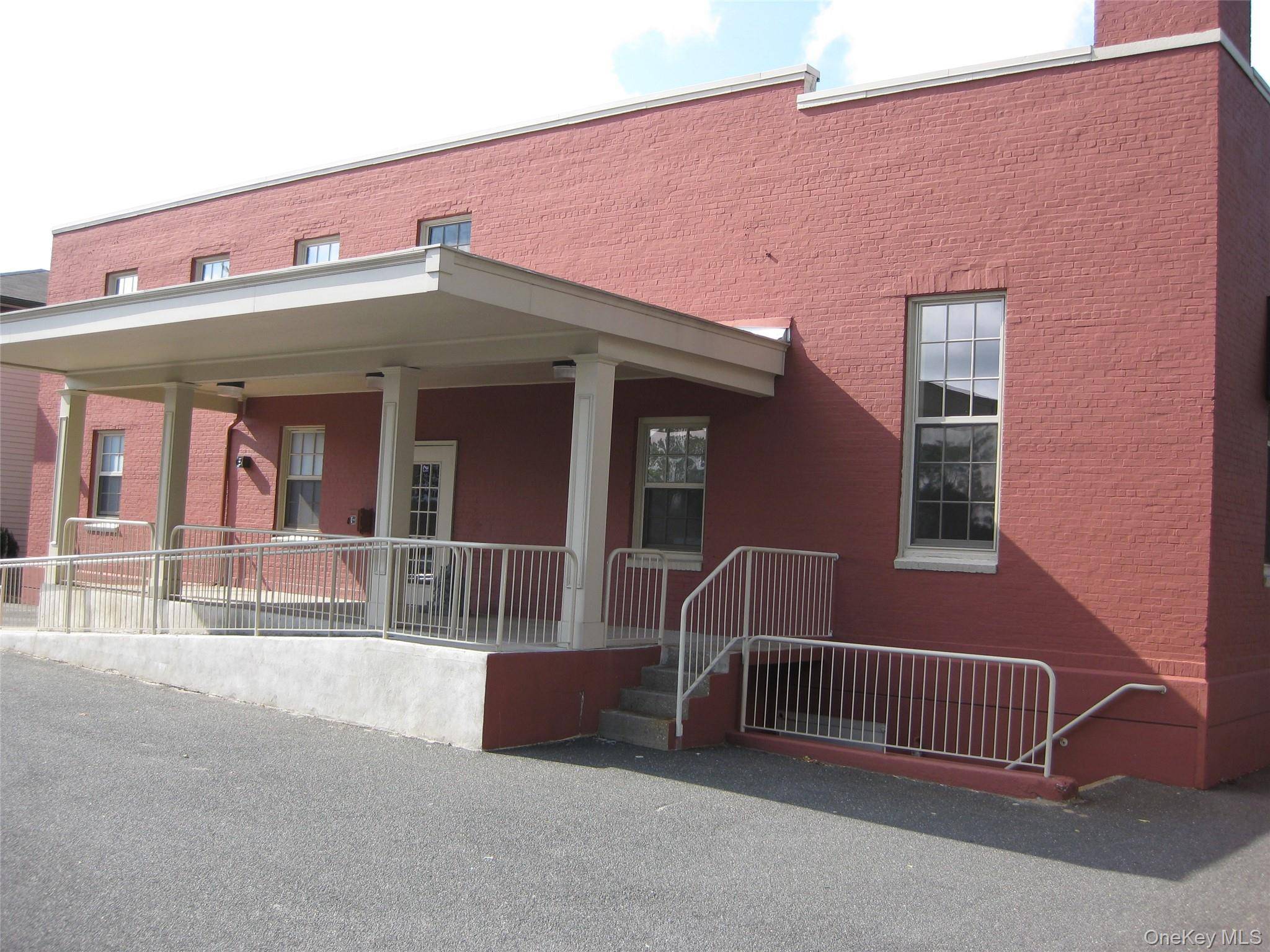 21 W 2nd ST, Riverhead, NY 11901