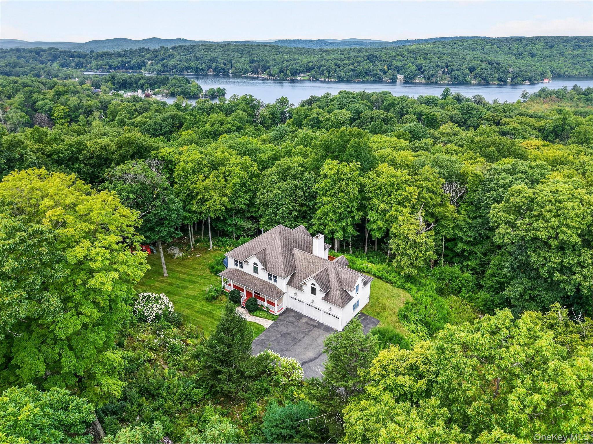 55 Twilight LN, Putnam Valley, NY 10579
